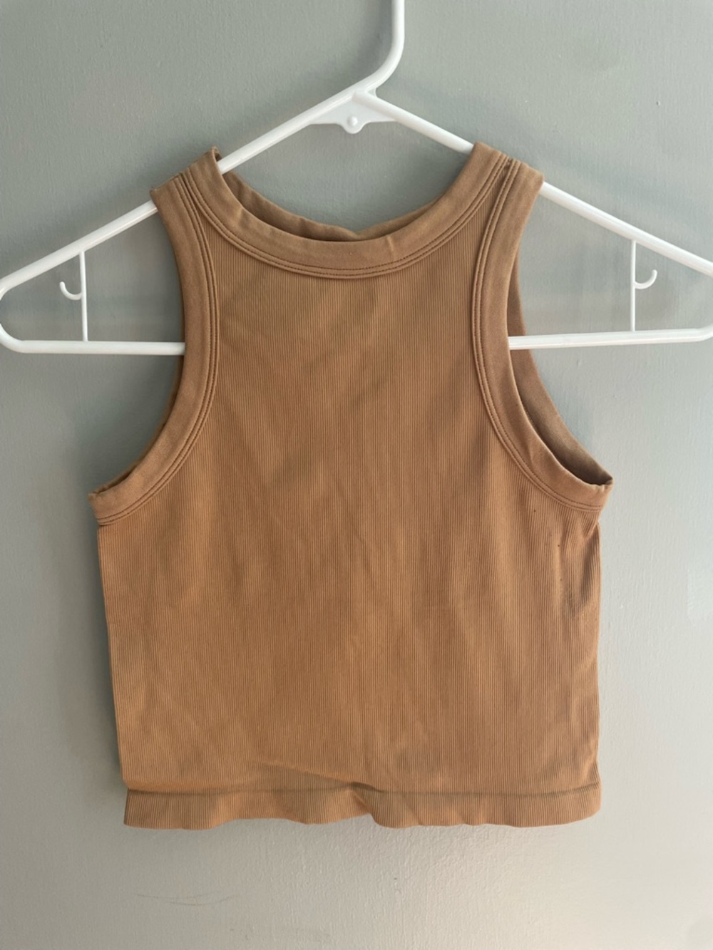 Dynamic activewear Ribbed Cropped Tank Top‎ in Tan
